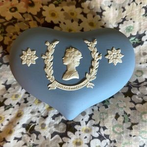 Wedgewood Blue Queen Elizabeth heart shaped box
